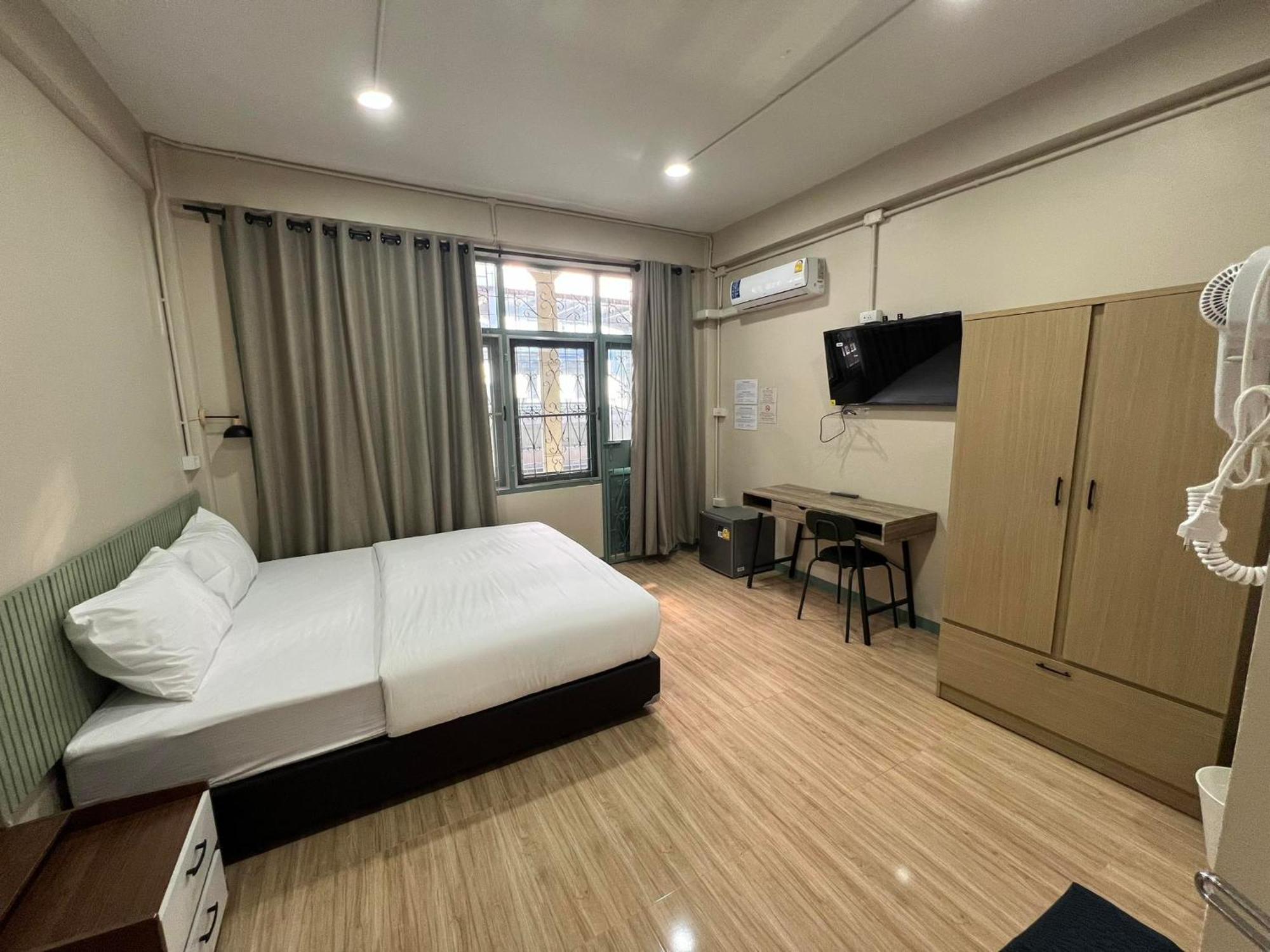 Bangwa House - Mrt Bangwa Station Hotell Bangkok Exteriör bild